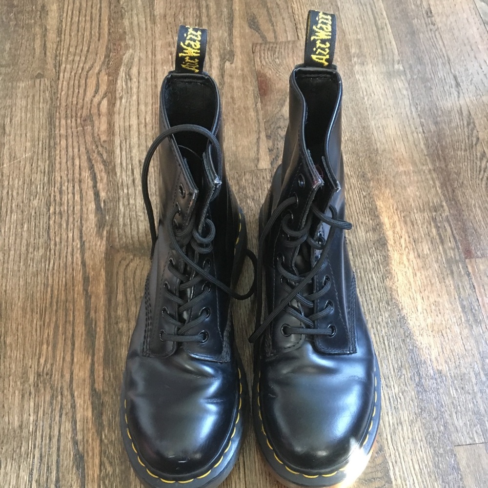Dr martens air cushion sole black boots